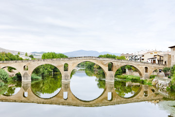 Fototapete - bridge over river Arga, Puente La Reina,  Way of Saint James