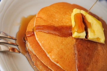 Wall Mural - Pouring maple syrup on pancakes