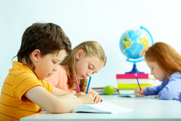 Canvas Print - Drawing pupils