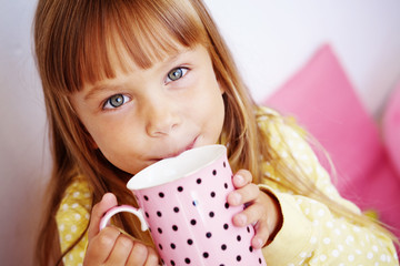 Wall Mural - Kid girl drinking milk