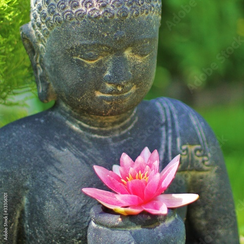 Foto-Stoffbanner - Buddha mit Lotusblüte (von MIKE RICHTER)