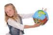 © mariesacha - fillette de 9 ans avec ballon terre