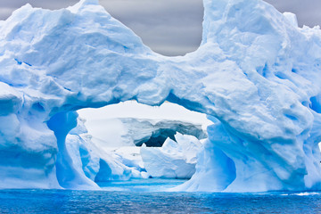 Wall Mural - antarctic iceberg
