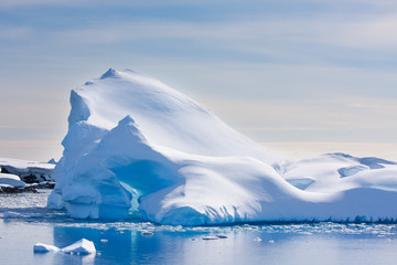 Wall Mural - antarctic iceberg