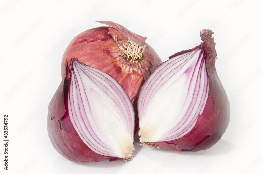 Stock-Foto Geschlossene und aufgeschnittene Zwiebel | Adobe Stock