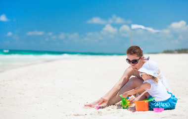 Wall Mural - Mother and daughter on vacation