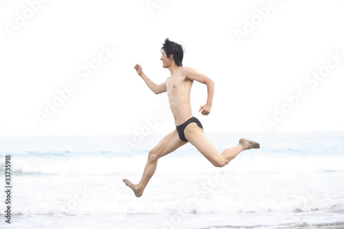 砂浜を走る水着姿の男性 Stock Photo Adobe Stock 砂浜を走る水着姿の男性 Stock Photo Adobe Stock