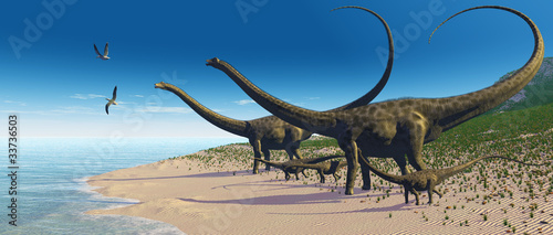 Tapeta ścienna na wymiar Gigantyczne dinozaury nad prehistoryczną plażą