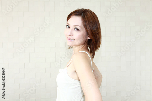 笑顔で振り向く女性 Stock Photo Adobe Stock