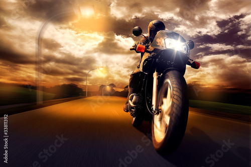 Foto-Leinwand ohne Rahmen - Motorbike Driving (von lassedesignen)