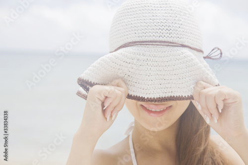 帽子の鍔で目を隠す女性 Buy This Stock Photo And Explore Similar Images At Adobe Stock Adobe Stock