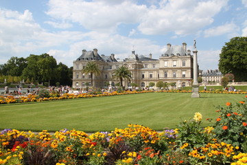 Poster - Pelouse et fleurs du Jardin du Luxembourg à Paris