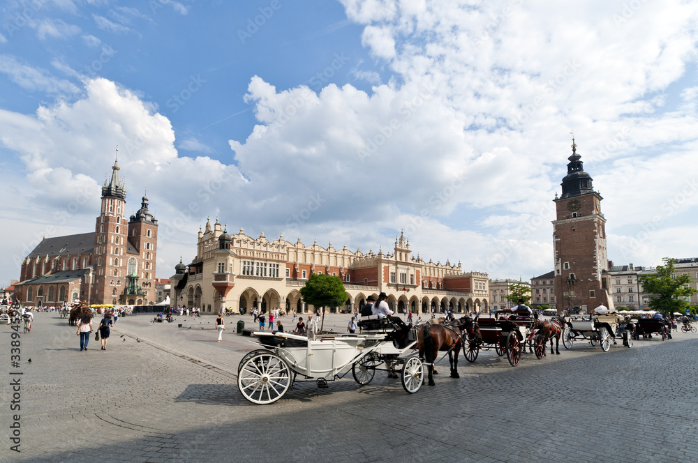rynek-starego-miasta-w-krakowie-polska