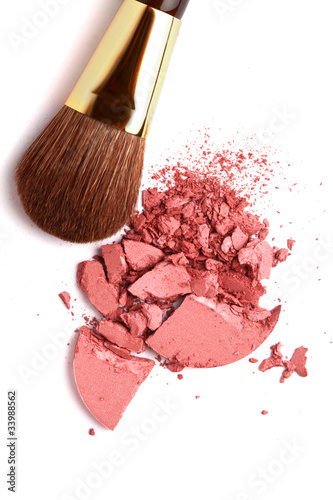 Fotografía Cosmetic powder brush and crushed blush palette