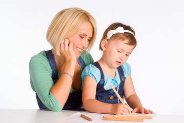 mom and girl drawing