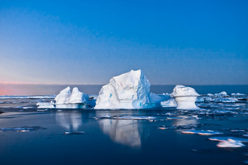 Wall Mural - antarctic icebergs