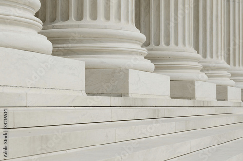 Fotografía The row of classical columns with steps