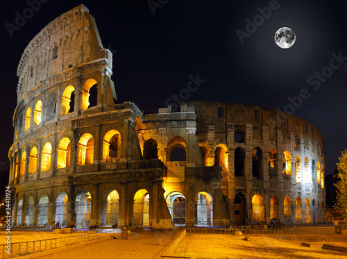 Fototapeta na wymiar The Colosseum, Rome. Night view