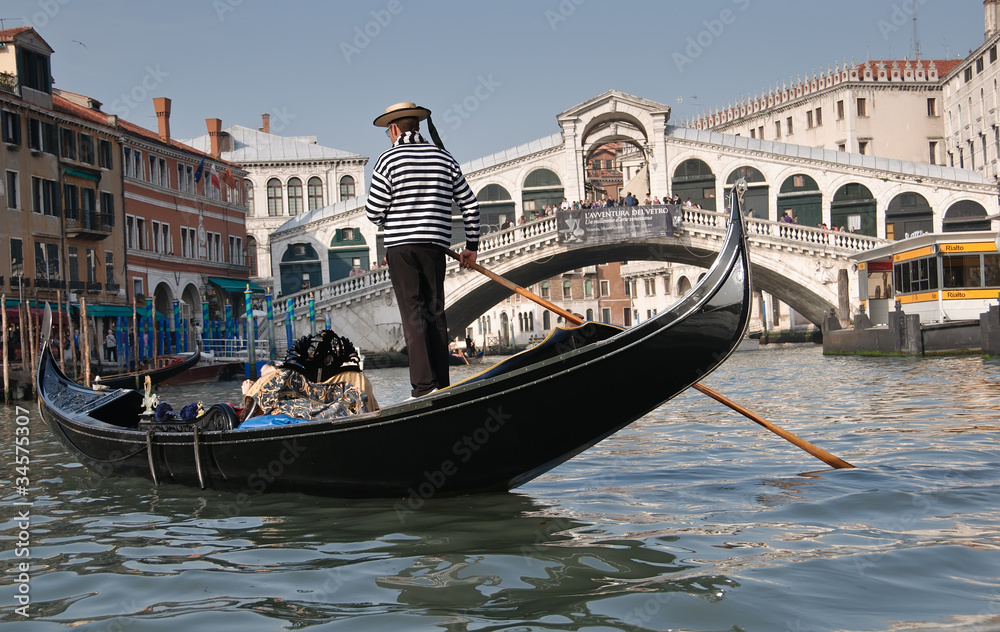 Gondolier, Rialto Bridge, Grand Canal, Venice, Italy - obrazy, fototapety, plakaty 
