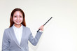 © sunabesyou - 指示棒を持った笑顔のオフィスレディー
