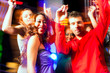 © Kzenon - Leute bei Party in Disco oder Club