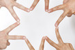 © Adam Gregor - Stern aus Händen vor weißem Hintergrund