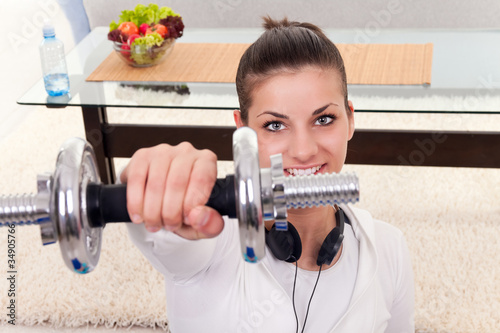girl  holding weights Fototapet