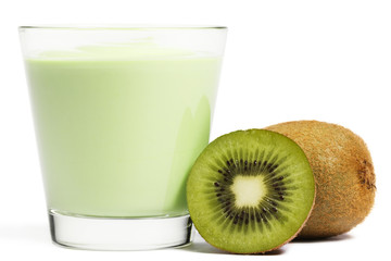 Wall Mural - milchshake mit halber und ganzer kiwi