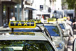 deutsche Taxis in der Warteschlange