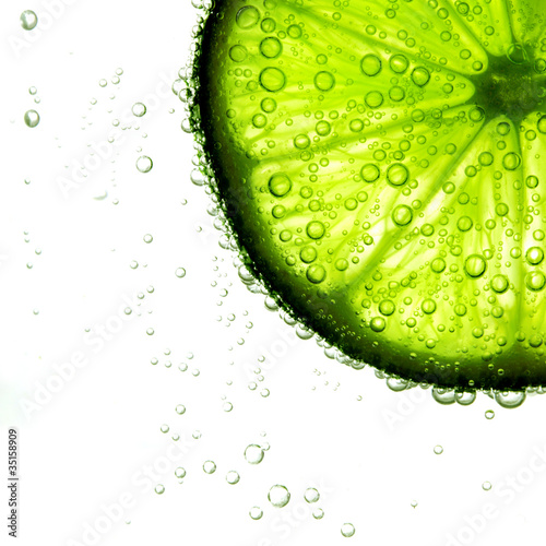 Fototapeta na wymiar lime slice in water