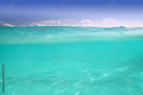 Cuadros en Lienzo waterline caribbean sea underwater and blue sea