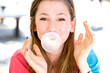 © pikselstock - Young girl blowing bubble gum