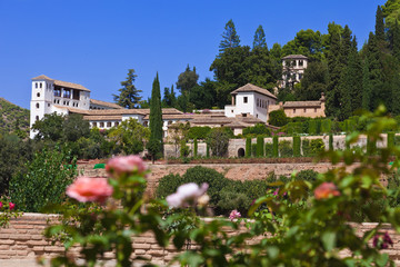 Fototapete - Alhambra de Granada. The Generalife over the gardens