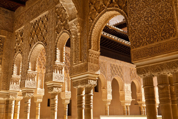 Wall Mural - Alhambra de Granada. Moorish arches in the Court of the Lions