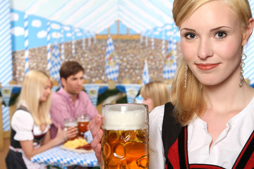 Wall Mural - Gruppe auf dem Oktoberfest