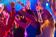 © Kzenon - Leute bei Party in Disco oder Club