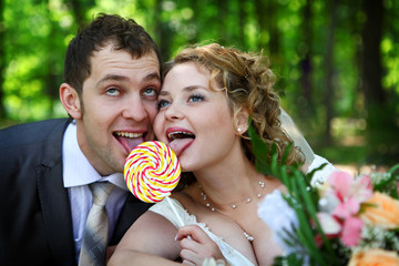 Bride and groom with lollypop