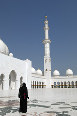 Wall Mural - Arabian woman at Sheikh Zayed Mosque Abu Dhabi