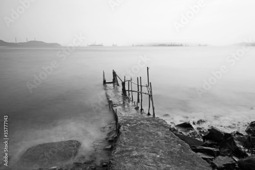 Naklejka most we mgle  opuszczone-molo
