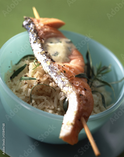 Fotografie, Obraz Minis brochettes de saumon sauce mousseline à l'estragon fines herbes