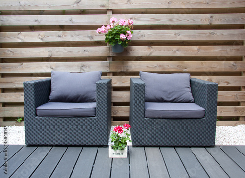 Fotografía comfortable design furniture in a modern garden with summer flow