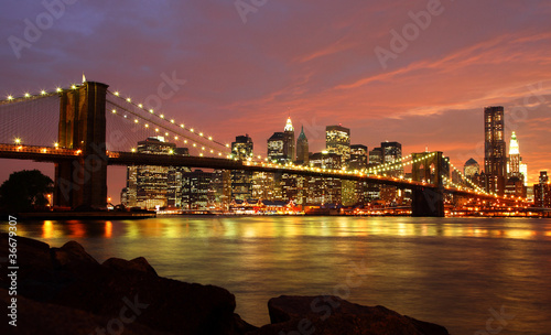 Naklejka na drzwi Brooklyn Bridge mit Skyline bei Nacht