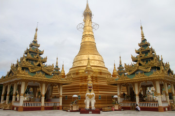 Wall Mural - Golden stupa