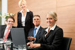 © Kzenon - Business - Besprechung in einem Büro