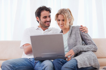 Poster - Couple using a notebook
