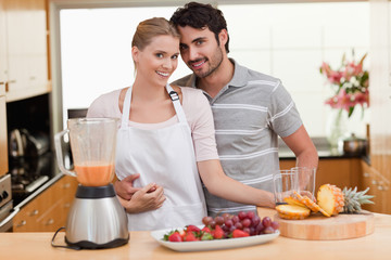 Poster - Couple making fresh fruits juice