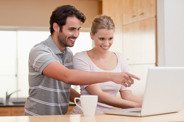 Poster - Couple using a notebook while having coffee
