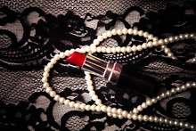 Lipstick Pearls Lace