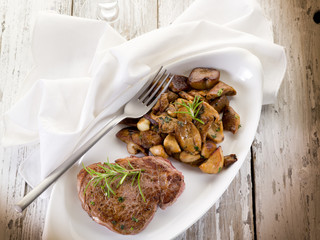 Canvas Print - grilled tenderloin with cep mushroom