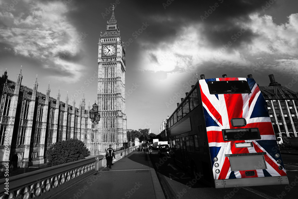 big-ben-z-autobusem-miejskim-w-londynie-wielka-brytania-czern-i-biel
